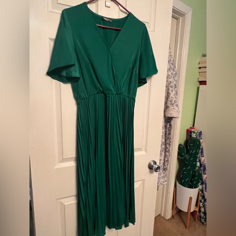 Elegant Green Women's Dress
